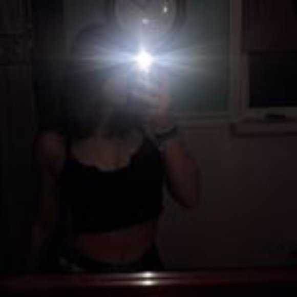 Meet your Posher, Chloe - Picture 7 of 8